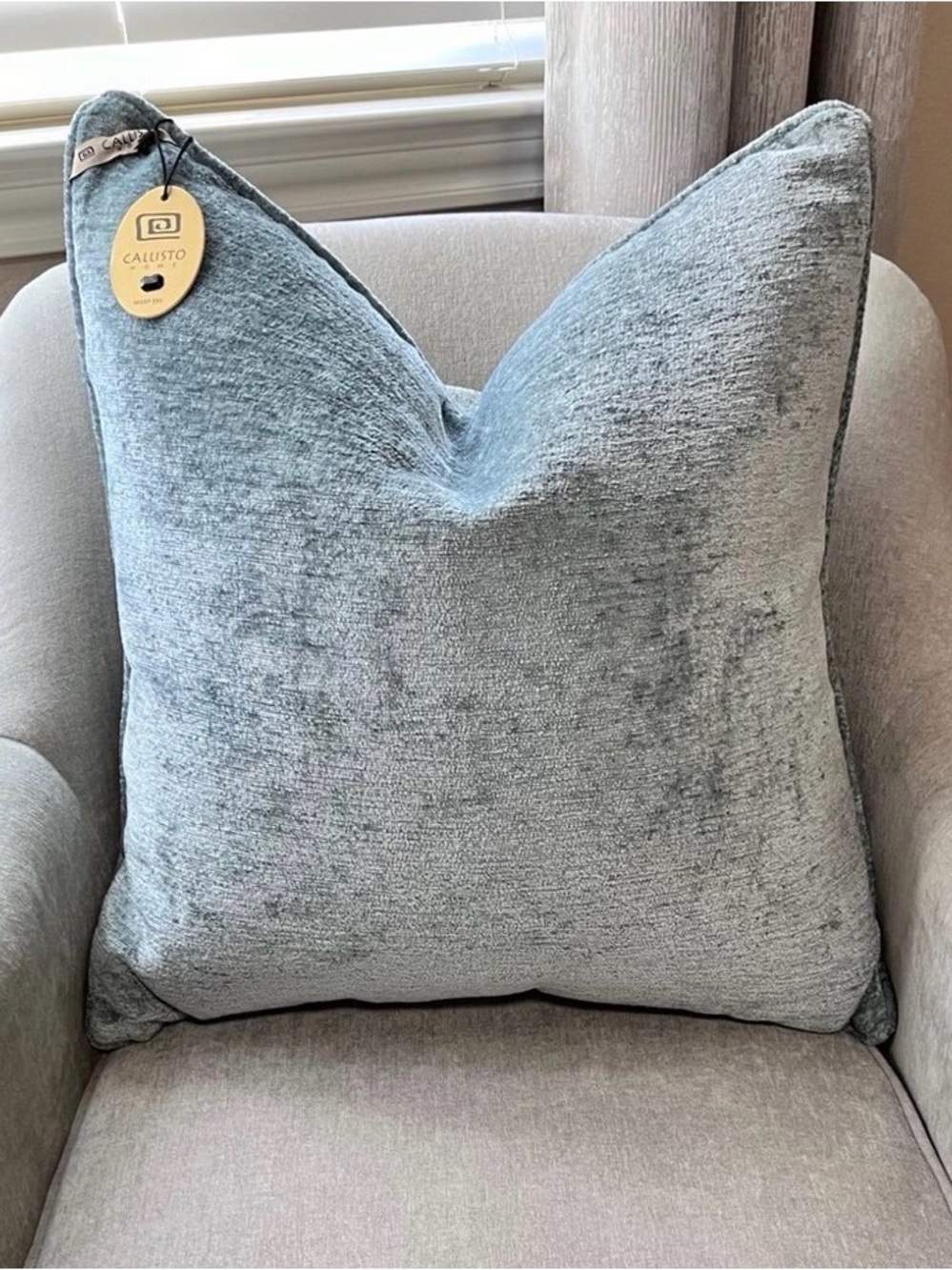 1-NWT CALLISTO HOME TEXTURE VELVET BOUCLE LUXURY DECORATIVE PILLOW (TO3595F12)